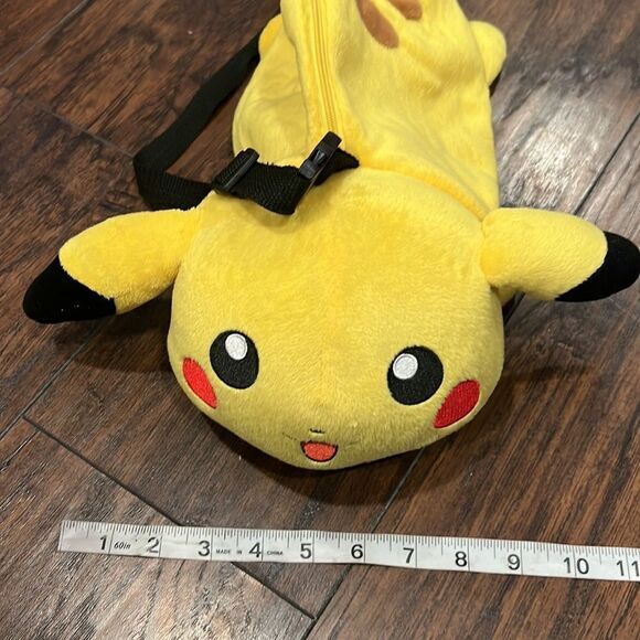 2010 Pikachu backpack 13 inch long cool bag for any Pokémon collector or lover - Picture 10 of 10